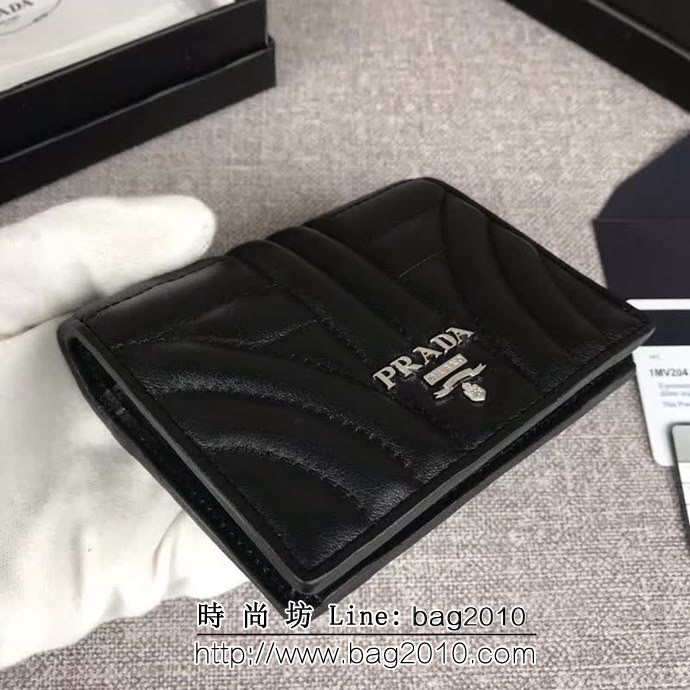 PRADA普拉達 專櫃最新爆款 頂級原單納帕牛皮 女士短夾 1MV204 DD1716